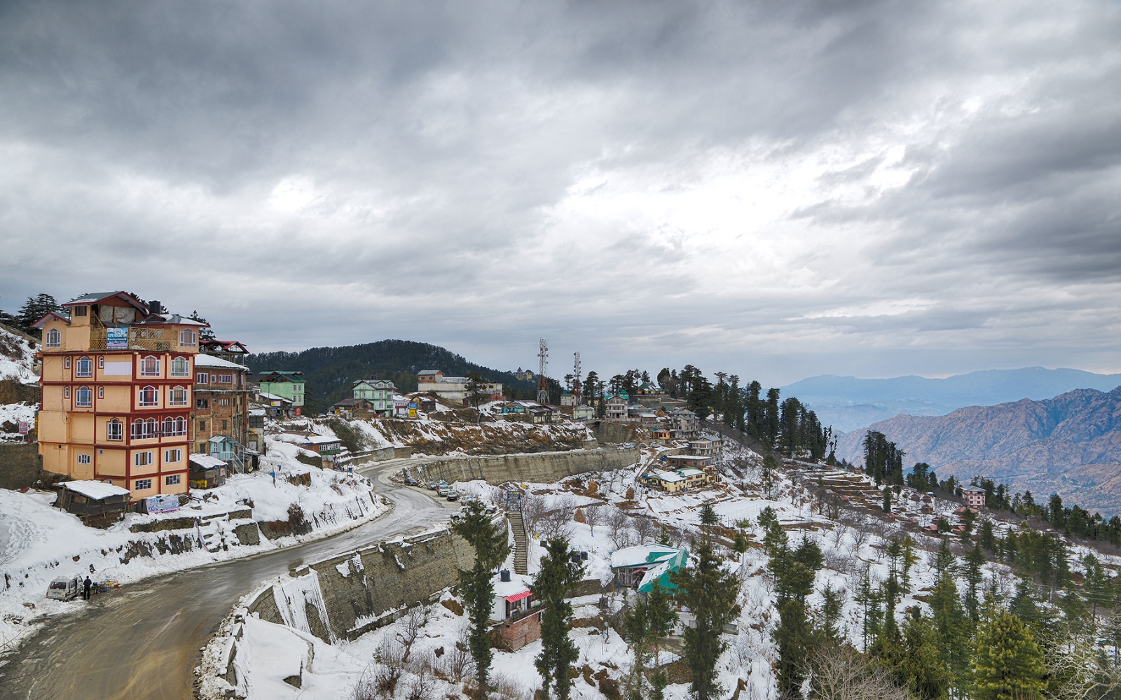 Delhi to Shimla trip bus image